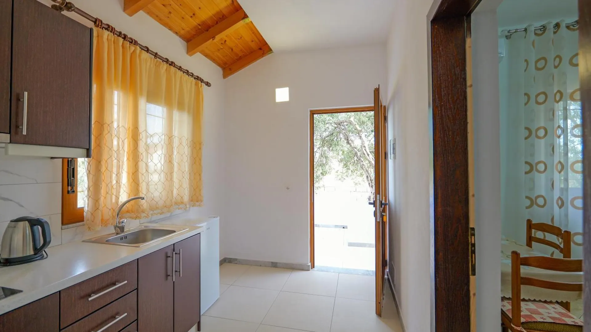 דירה קסאמיל Brahimi Guest House אלבניה