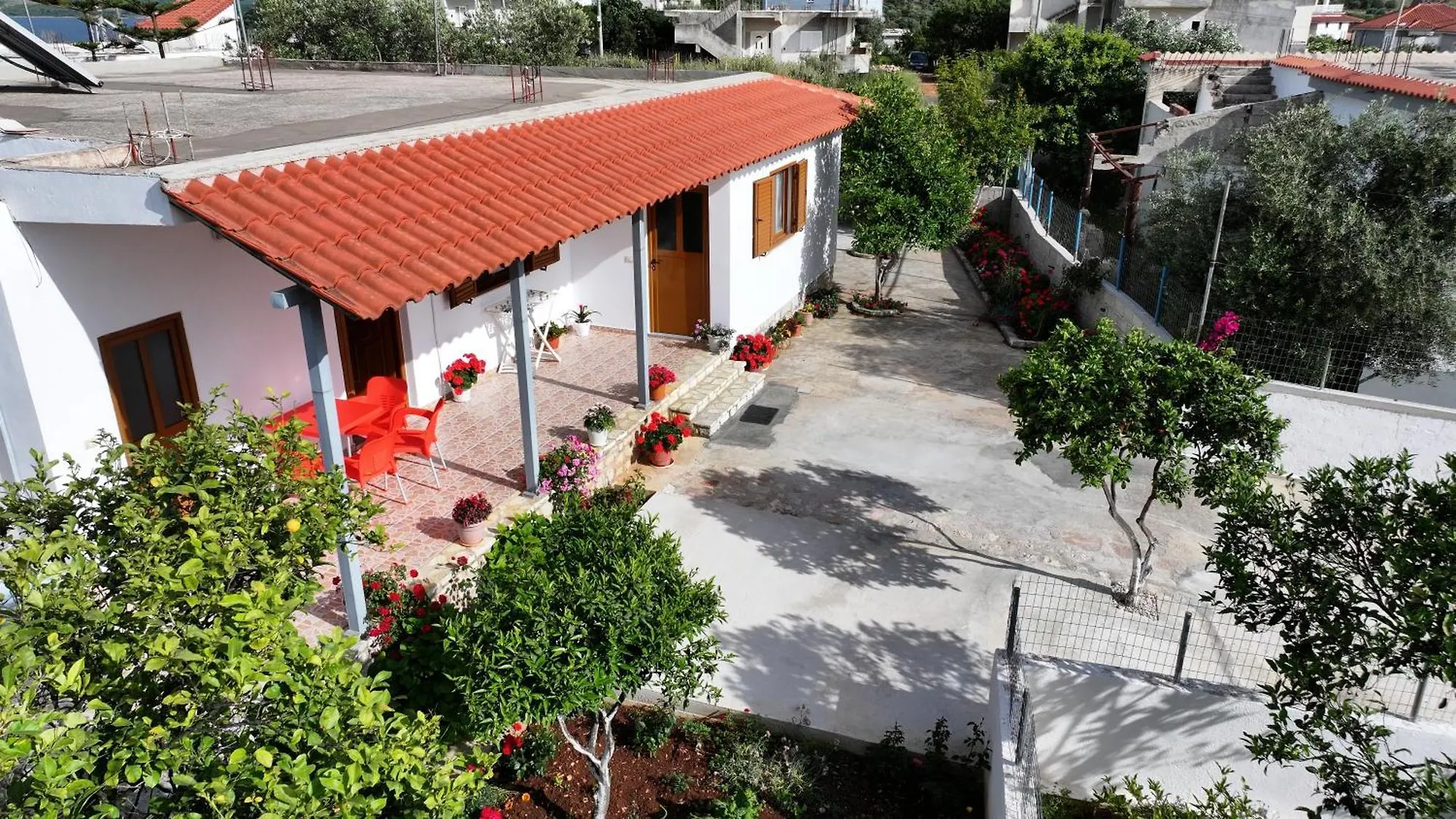קסאמיל Brahimi Guest House אלבניה